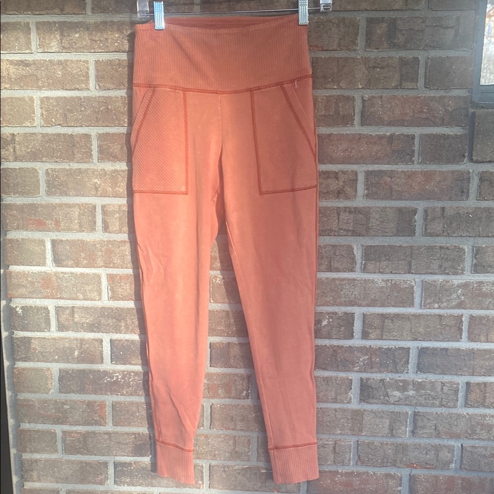 Aerie High-Waisted Orange Leggings with pockets